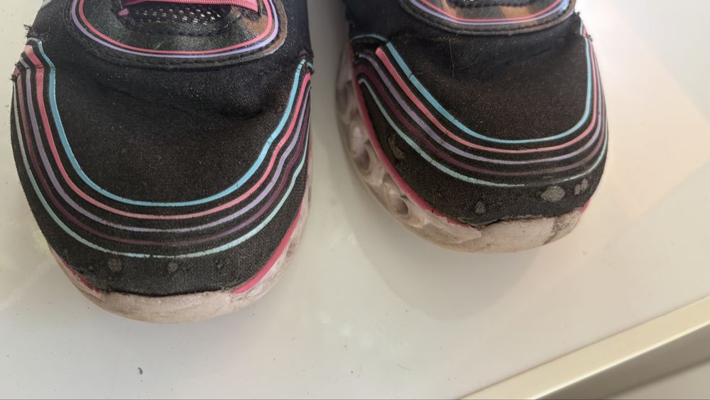 Кросівки для дівчинки Skechers 34 розміру