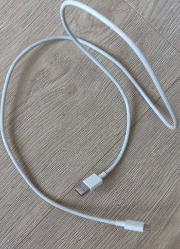 Cabo USB-C de carregamento rápido (Um pouco danificado mas não impeditivo do seu uso)