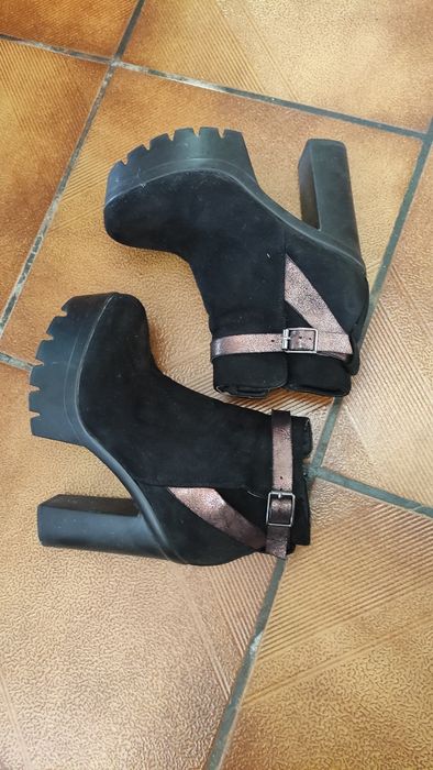 Botas tamanho 37