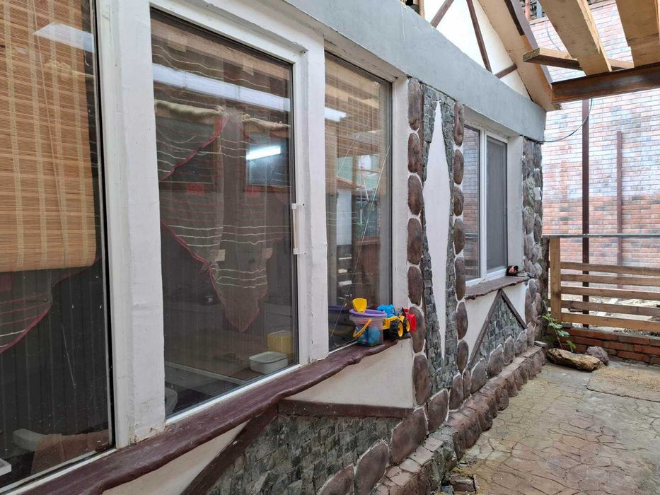 Продам курень в с Маяки на базе стоянке катеров.