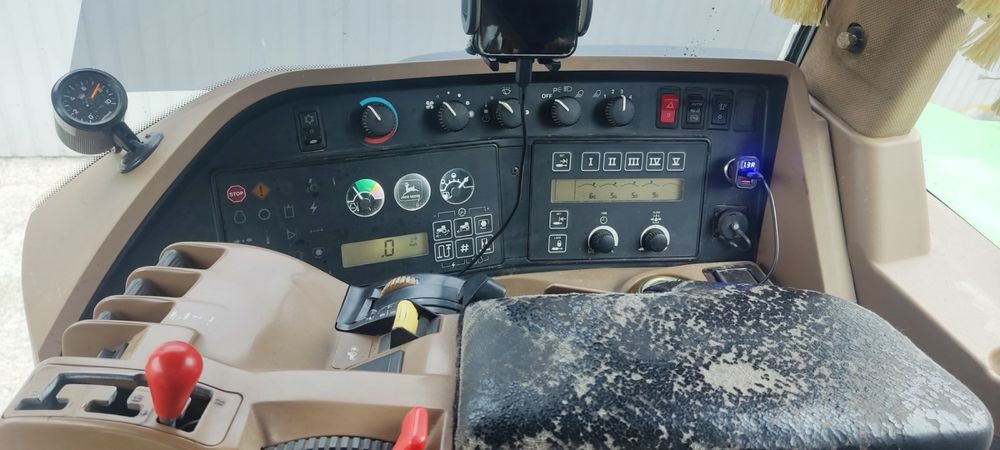 Продам John Deere 8400