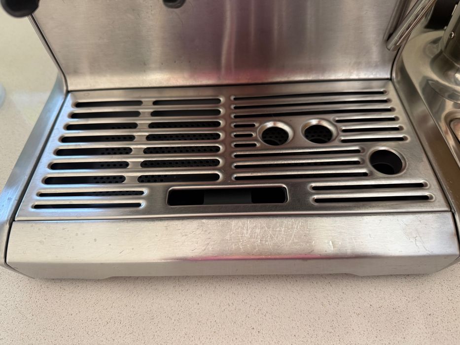 Maquina de café SAGE com moedor de grãos integrado
