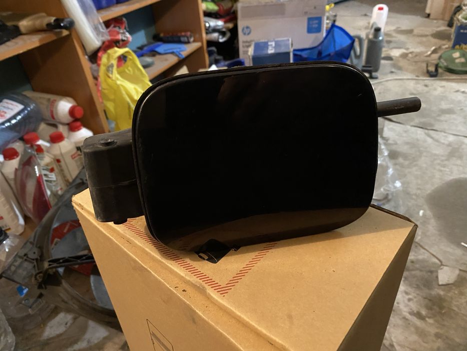 Лючок бензобака октавія а5 універсал