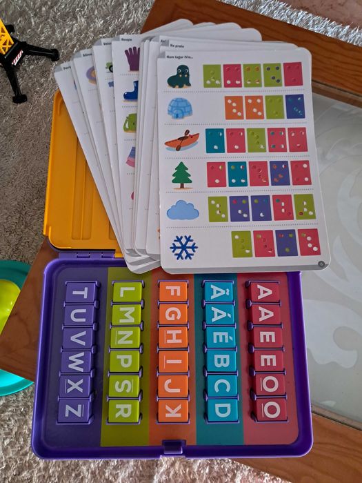 Brinquedos para criança ,torre grua , cavalinho chicco ,jogo diset ,bancada ferramentas, bateria interativa