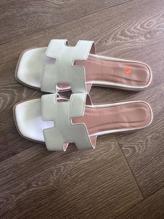 Шлепки  в стиле hermes