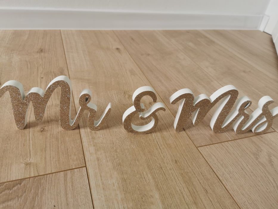 Napis na stół weselny Mrs & Mr, wesele