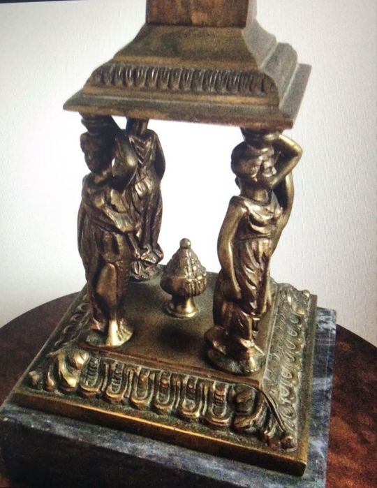 Candeeiro em bronze e  base de mármore, oferta da mesa