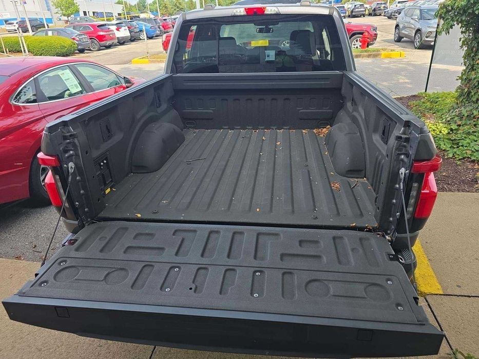 2023 Ford F-150 Lightning XLT електричний пікап