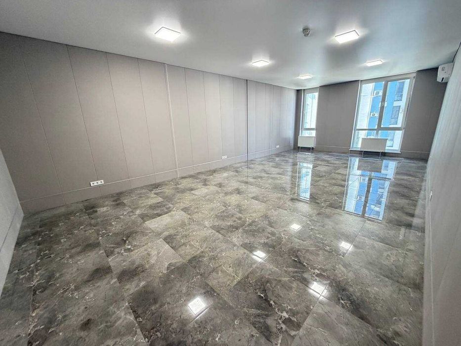 Оренда офісу 96, 6 м² | БЦ CRYSTAL | метро Славутич 3 хв | Без комісії