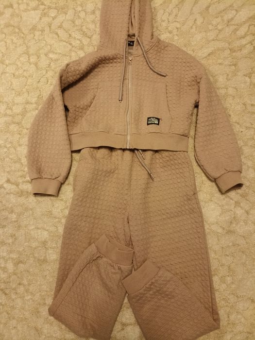 Спортивний костюм для дівчинки