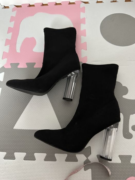 Czarne botki z transparentym obcasem