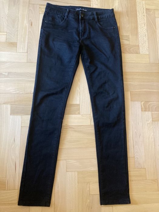 Czarne jeansy rurki