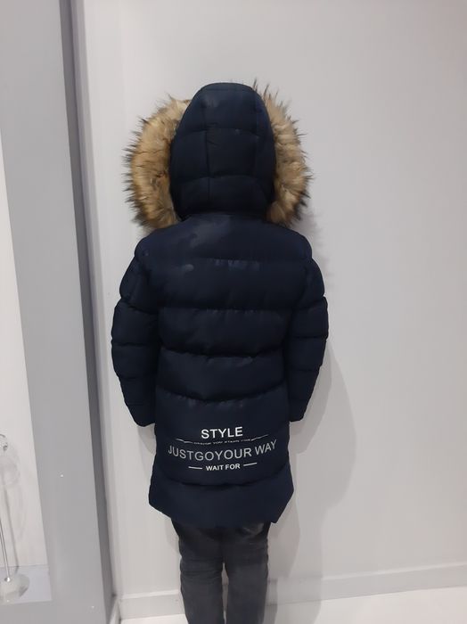 Kurtka zimowa z futrem na kołnierzu