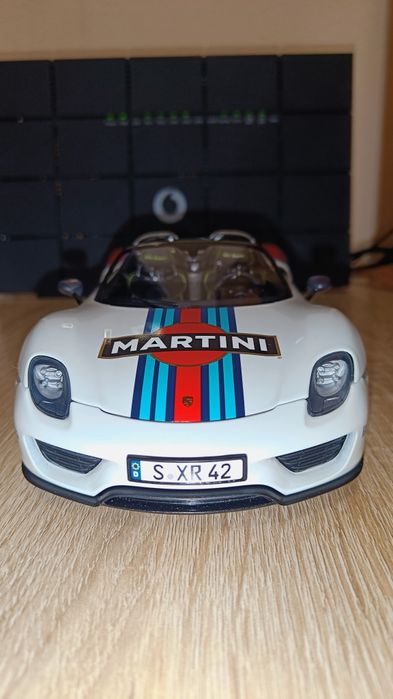 Porsche 918 Spyder "Martini" (1:18) - Minichamps