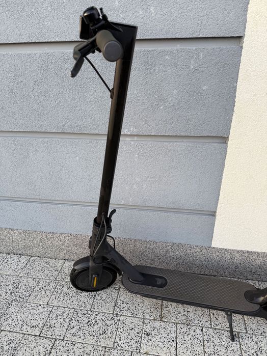 Hulajnoga elektryczna Xiaomi Mi Electric Scooter Essential