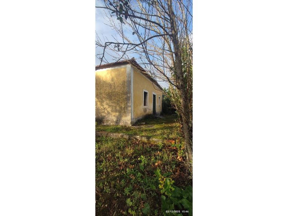 Casa para restauro com 6000m2 de terreno, localização única entre a...