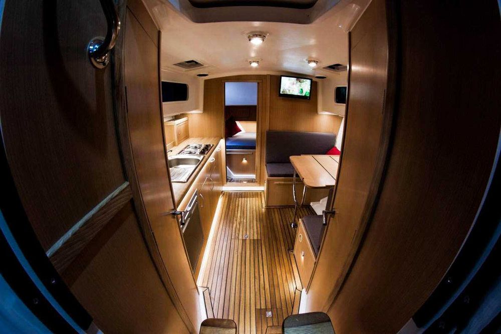 Nautika 830 MC Houseboat Jacht motorowodny Jacht spacerowy Motorówka