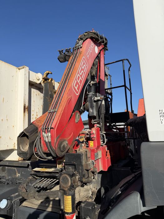 Renault kerax com ampiroll e grua