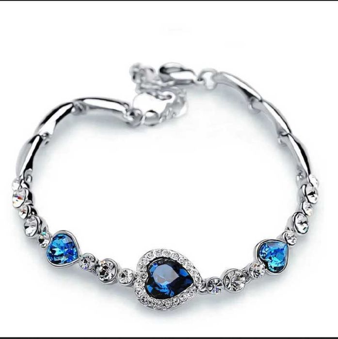 Pulseira com Corações de Cristal Azul e Branco