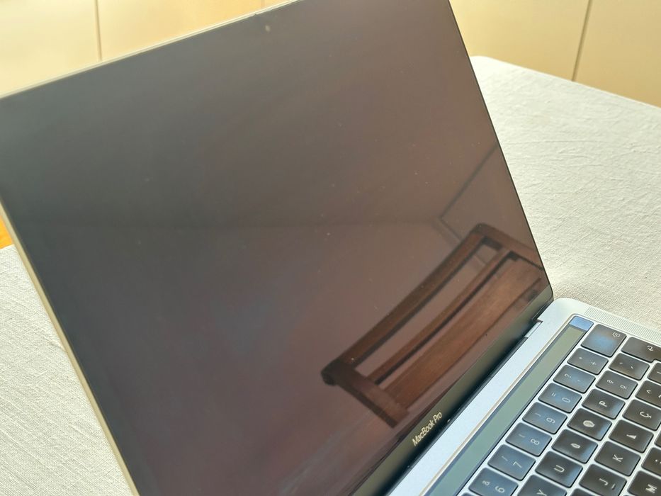 MacBook Pro 2019 13`- 8GB RAM - 256GB SSD - OS Seqoia