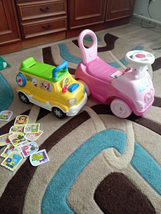 Jeździk, pchacz, autko edukacyjne dla dzieci