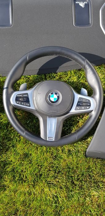 Wnętrze fotele  środek BMW G20 LCI M-pakiet