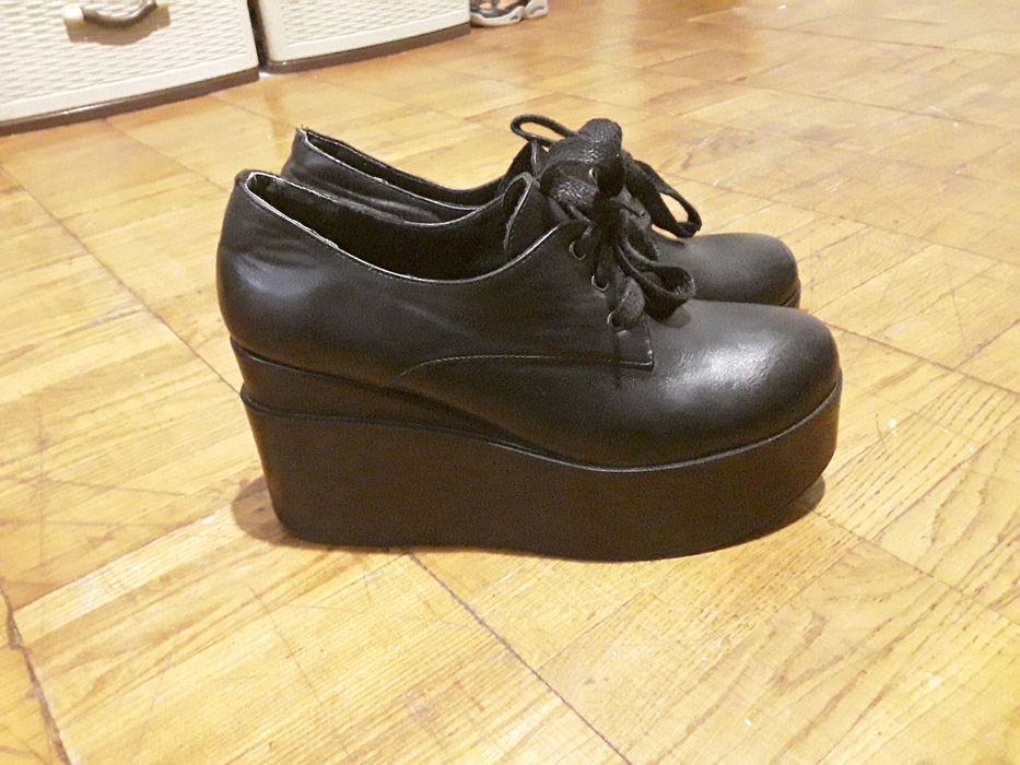 Обміняю на кросівки жіночі,або продам