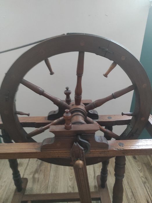 Kołowrotek do przędzenia wełny