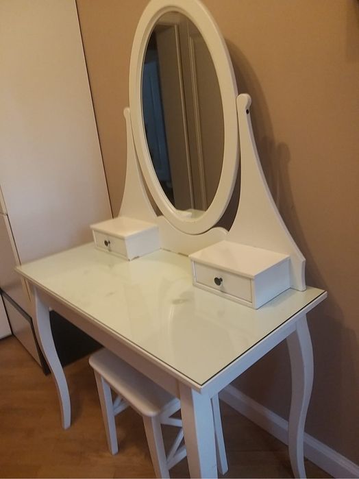 Toaletka Hemnes + Taboret Rosentorp