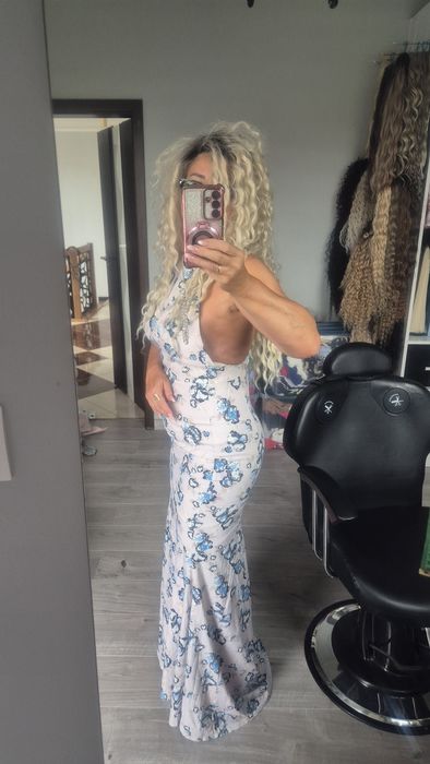 Piekna nową sukienka