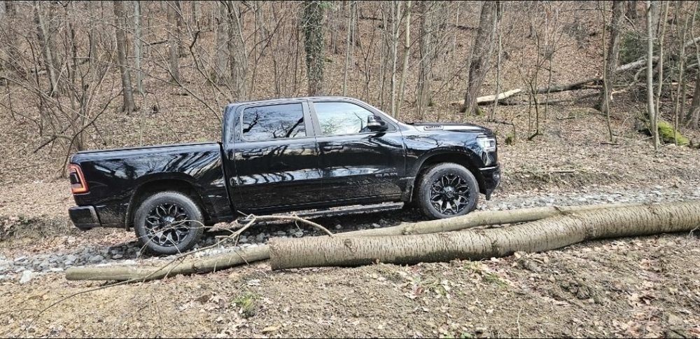DODGE RAM 1500 rocznik 2020 5,7 Hemi + LPG, czarny, długa kabina