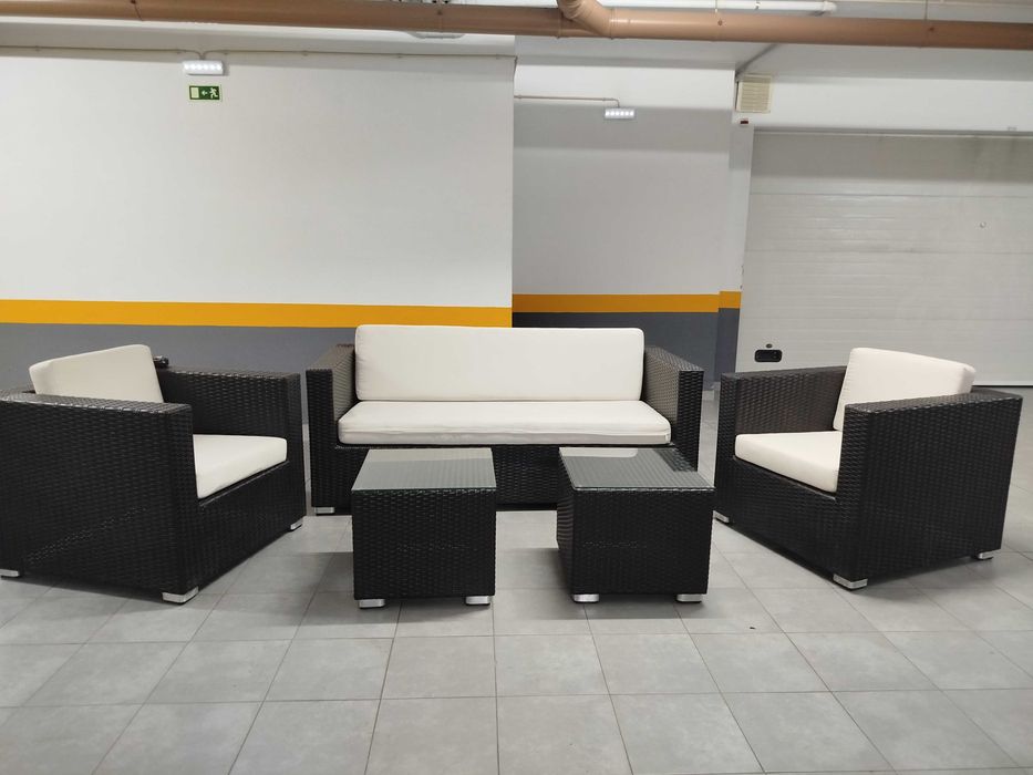 Conjunto jardim poltronas e mesas