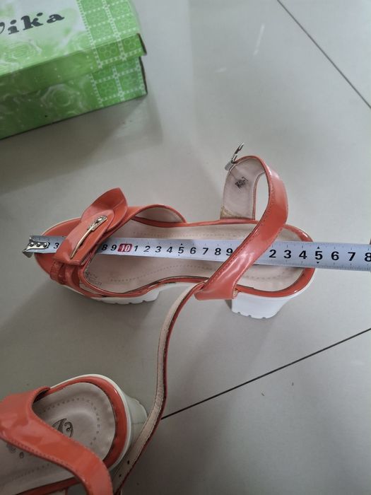 Продам босоніжкі,,Vika"р.40