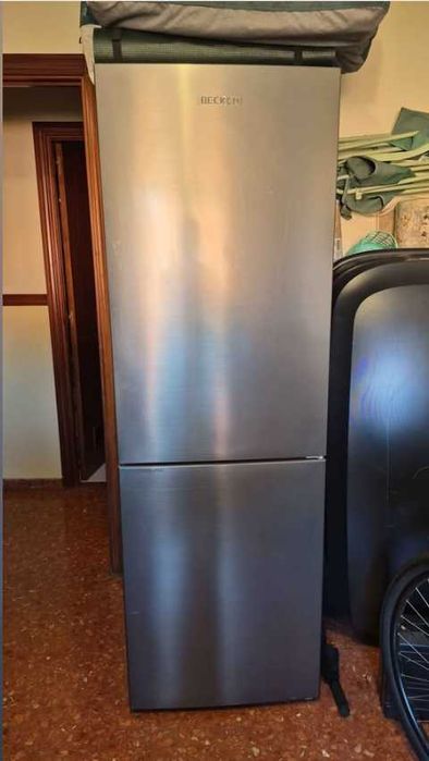Figrorifico combinado Becken 323L