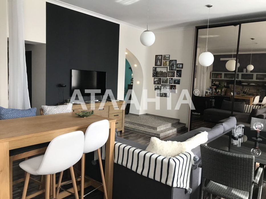 Дом с дизайнерским ремонтом и мебелью . Фонтанка.