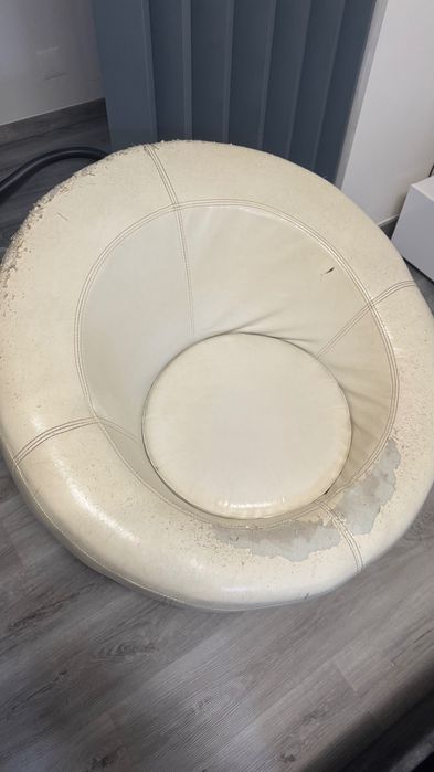 Poltrona branca de pele