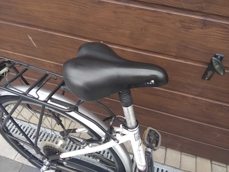 Rower miejski 28 trekkingowy Rixe aluminium  rama S
