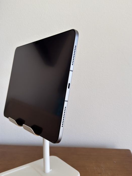 iPad Air 11-inch (M3) Wi-Fi + Cellular 125 GB Space Gray