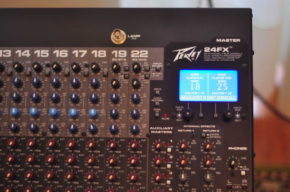mesa de som Peavey 24 FX em excelente estado, como nova