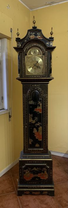 Relógio de pé de 1986 Reguladora com traços Orientais