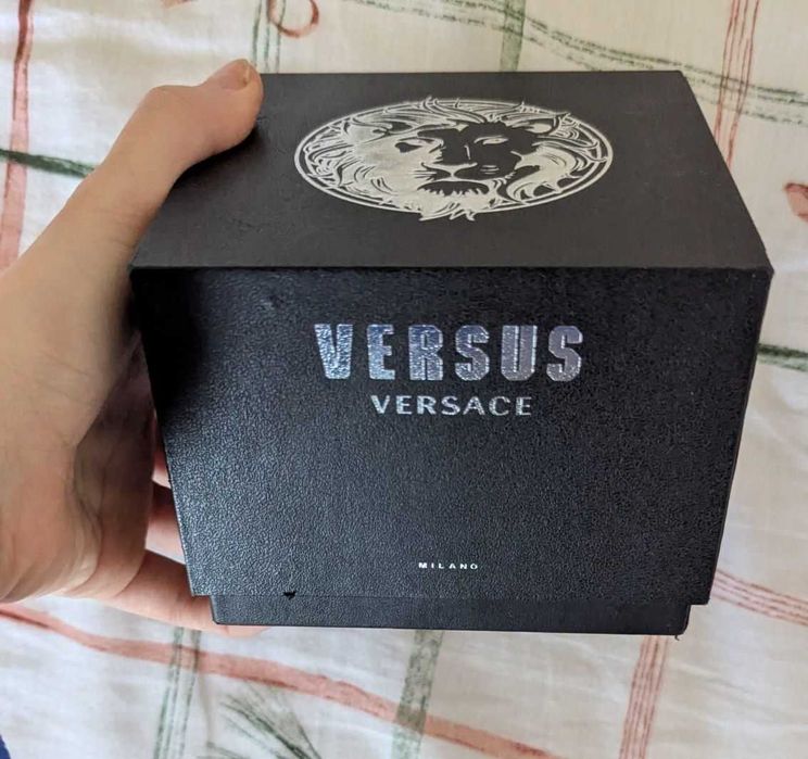 Неймовірний годинник від Versace Versus
