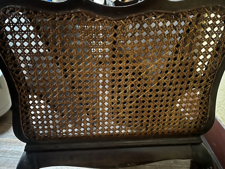 Suporte antigo de revistas.