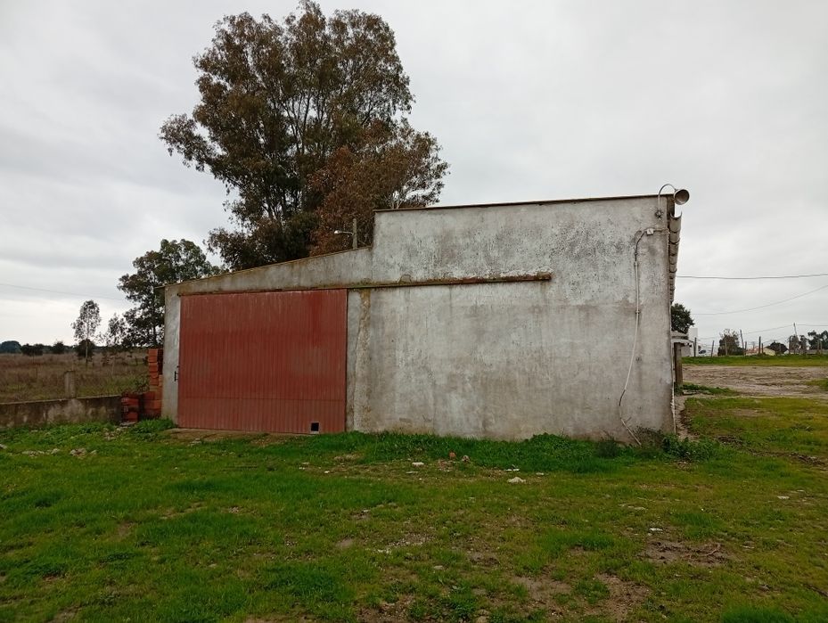 Armazém e Espaço Exterior