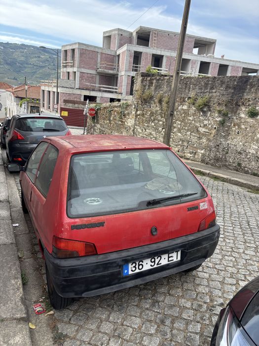 Peugeot 1.0 Kid 5 lugares