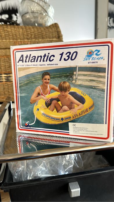 Barco insuflavel  com dimensoes 130x84 cm