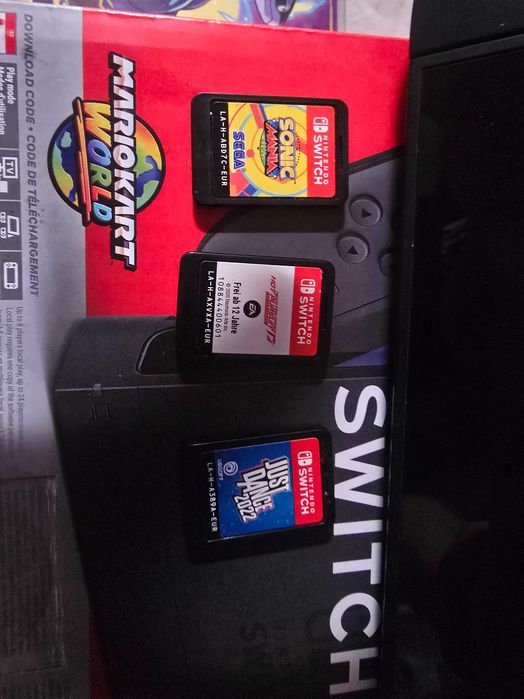 Estou a vender a minha nitendo sw 2 com mais 2 joy cons e 5 jogos