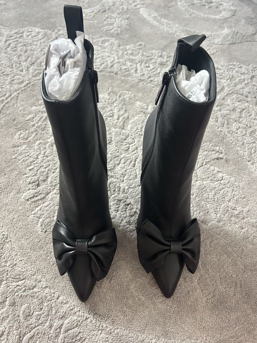 Чоботи сапожки ботильйони черевикі