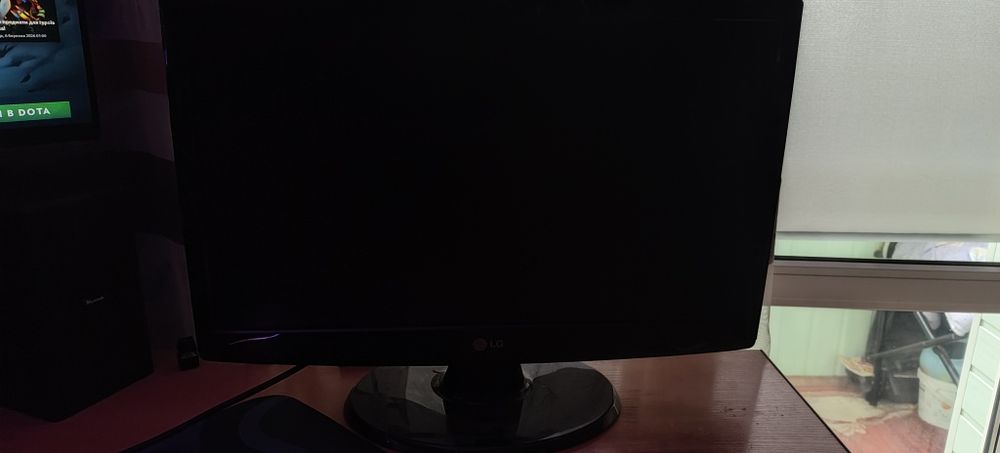 Монітор LG | Вмикається не видає картинку