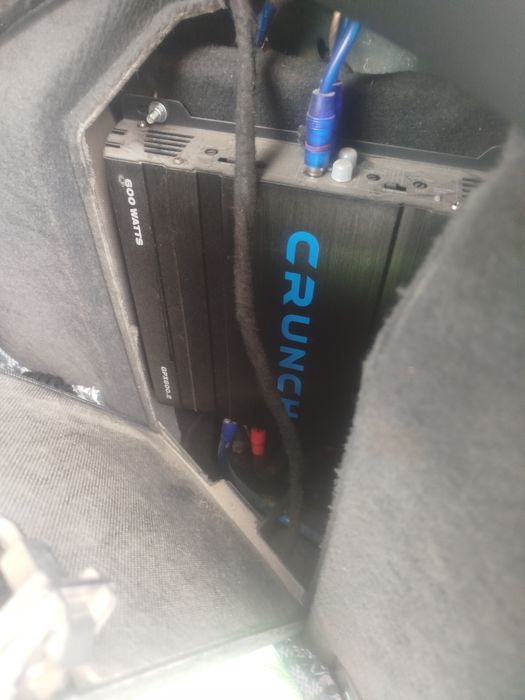 Subwoofer zamknięty + wzmacniacz w koło zapasowe