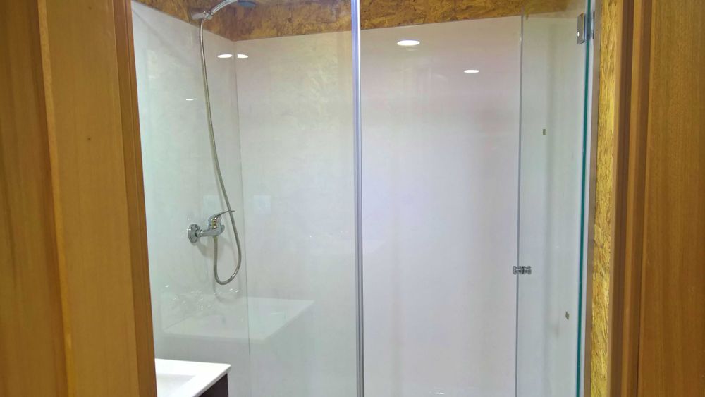 Quarto com wc privada não fumadores com tudo incluído a 10 minutos de Lisboa e do MARL